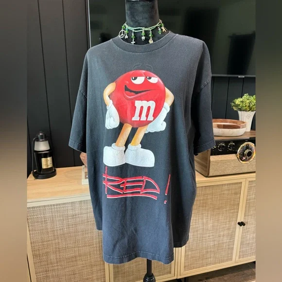 Vintage 2011 M&Ms Red M&M black graphic tshirt - Picture 4 of 16